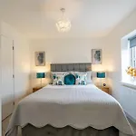 The Ebor House - With Hot Tub