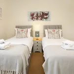 2 Bed House By Bishy Road & York River