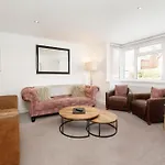 White House Apartments-Free Parking 1 Car Per Apartment