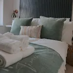 Modern First Floor Apartment, Fourth Avenue