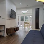 2 Ensuite Bedroom House Near Centre Free Parking