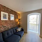 Luxury Apartment Woodsmill View - On The River - With Balcony - Recently Refurbished
