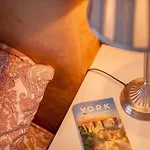 Apartment 32