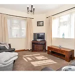 Spacious, Sleeps 5, Near City Walls & Free Parking