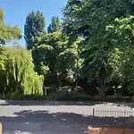 Riverbank View Three Bedroom Apartment With Free Parking