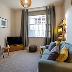 Heart Of The City Luxury Apartment