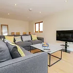 Oak Lodge