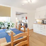 Little Hally Holiday Home