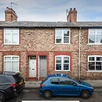 Lower Darnborough Street Holiday Home