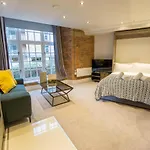 Riverside Studio Apartments Close To City Centre
