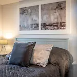 25 St John\'S Mews