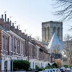 25 St John\'S Mews