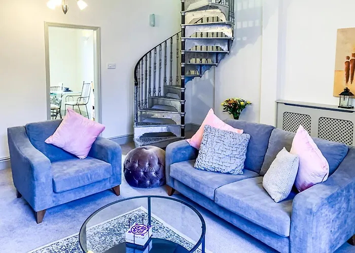 The Vines - Stunning Period Home With Free Parking