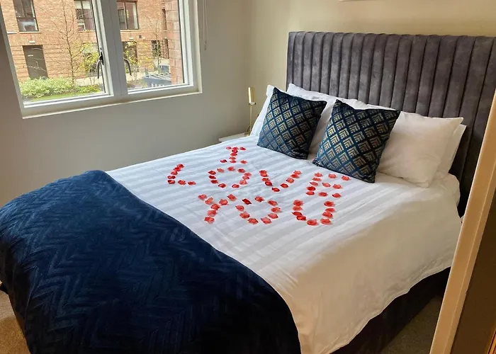 City Centre Luxury Studio Apartment Suite With Garden View