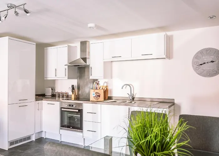 2 Bed Boutique Apartment With Free Parking