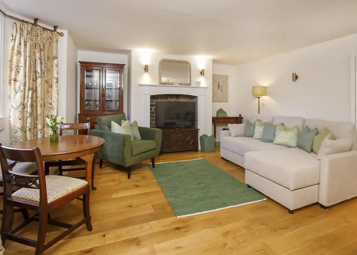 The Square Garden Apartment In York For Up To 4 Guests