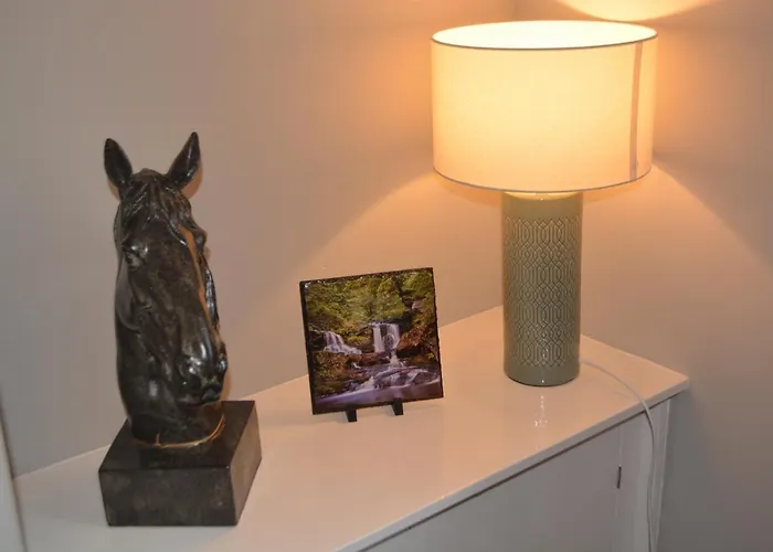 Luxury Home In York - Sleeps -5 , Free Parking ,