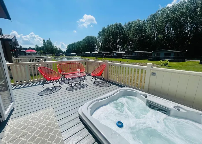 Tarn Lodge With Hot Tub