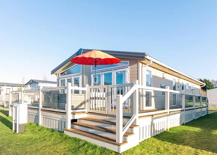 Lakeside Gem With Hot Tub