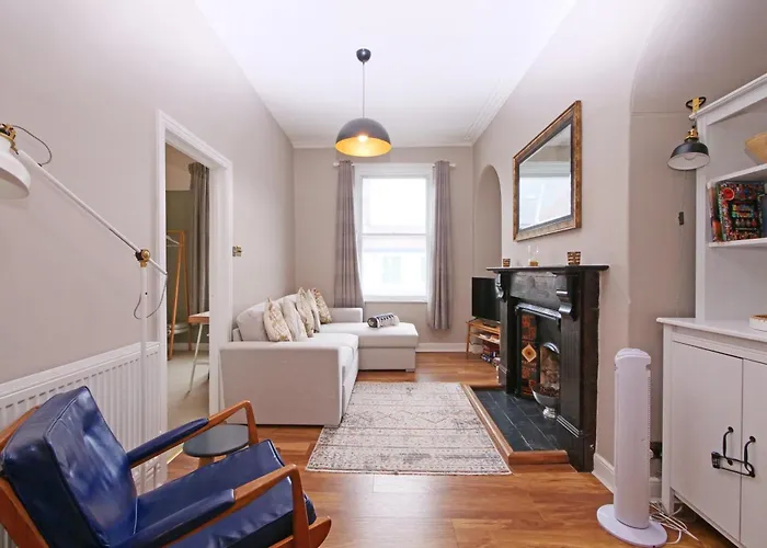 Fifth Quarter Apartment With Free Parking