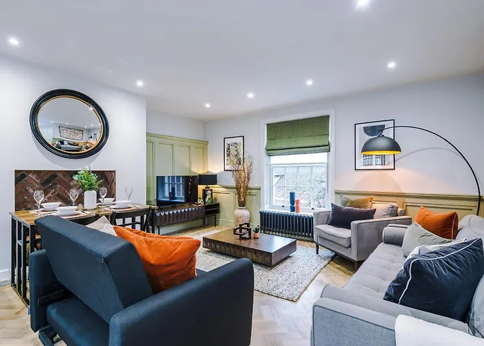 Stunning Central York Apartments - Sleep 18