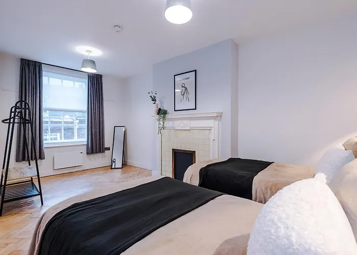 Central York Penthouse With Private Roof Terrace
