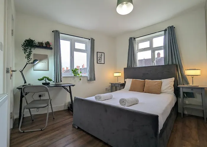 2 Ensuite Bedroom House Near Centre Free Parking