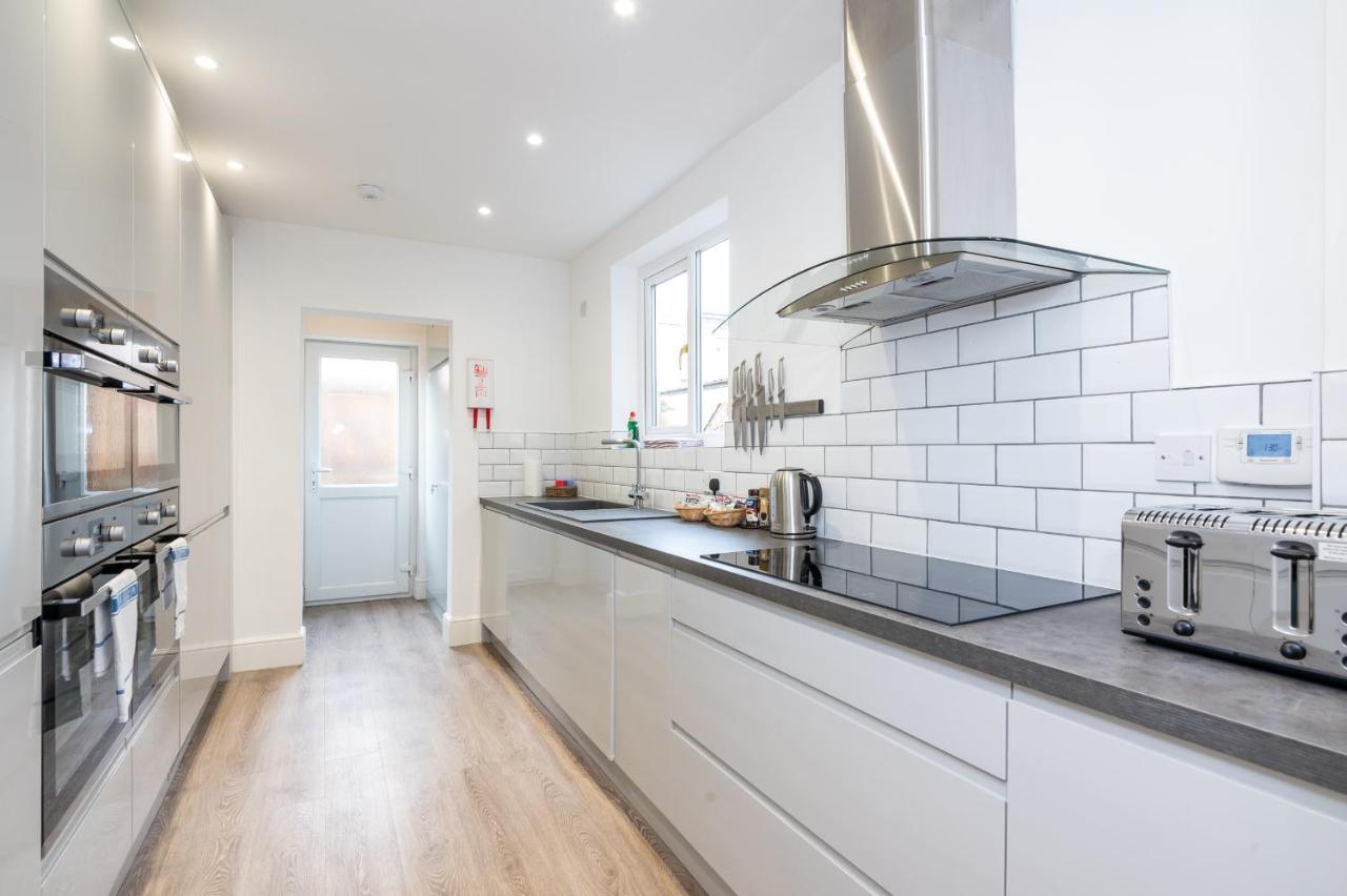 Elegant And Modern 5 Bed House I Pass The Keys York