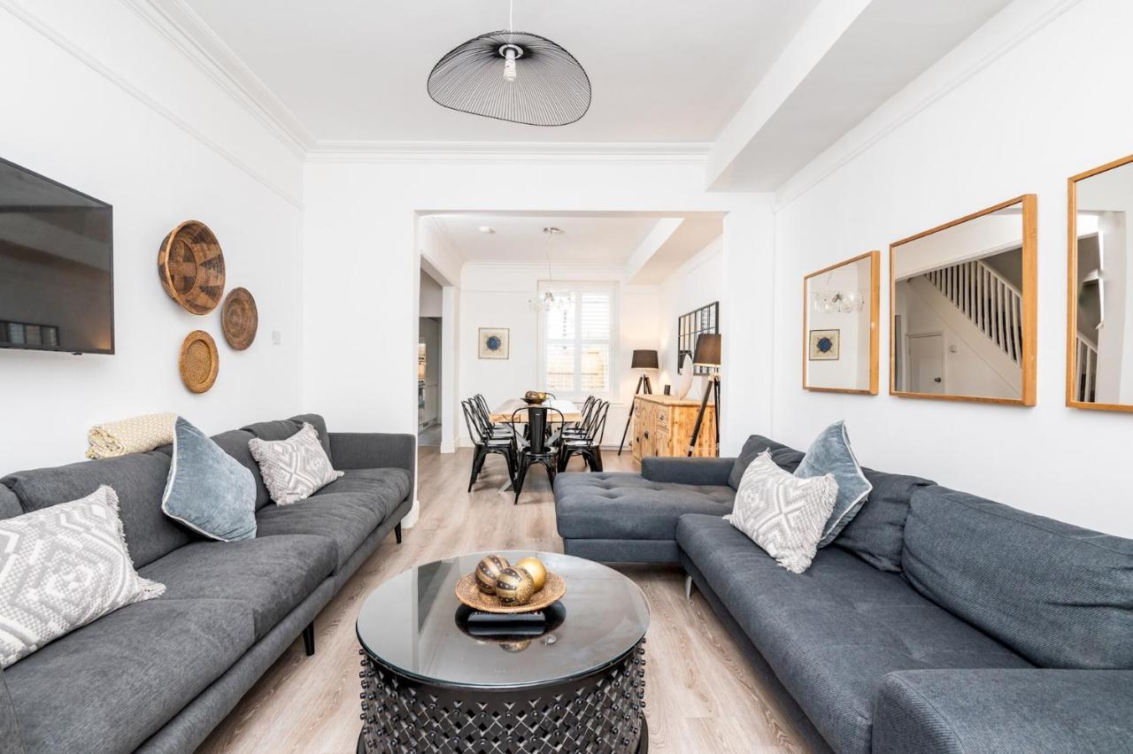 Elegant And Modern 5 Bed House I Pass The Keys Holiday home *