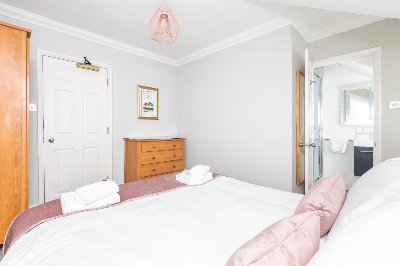 Elegant And Modern 5 Bed House I Pass The Keys York