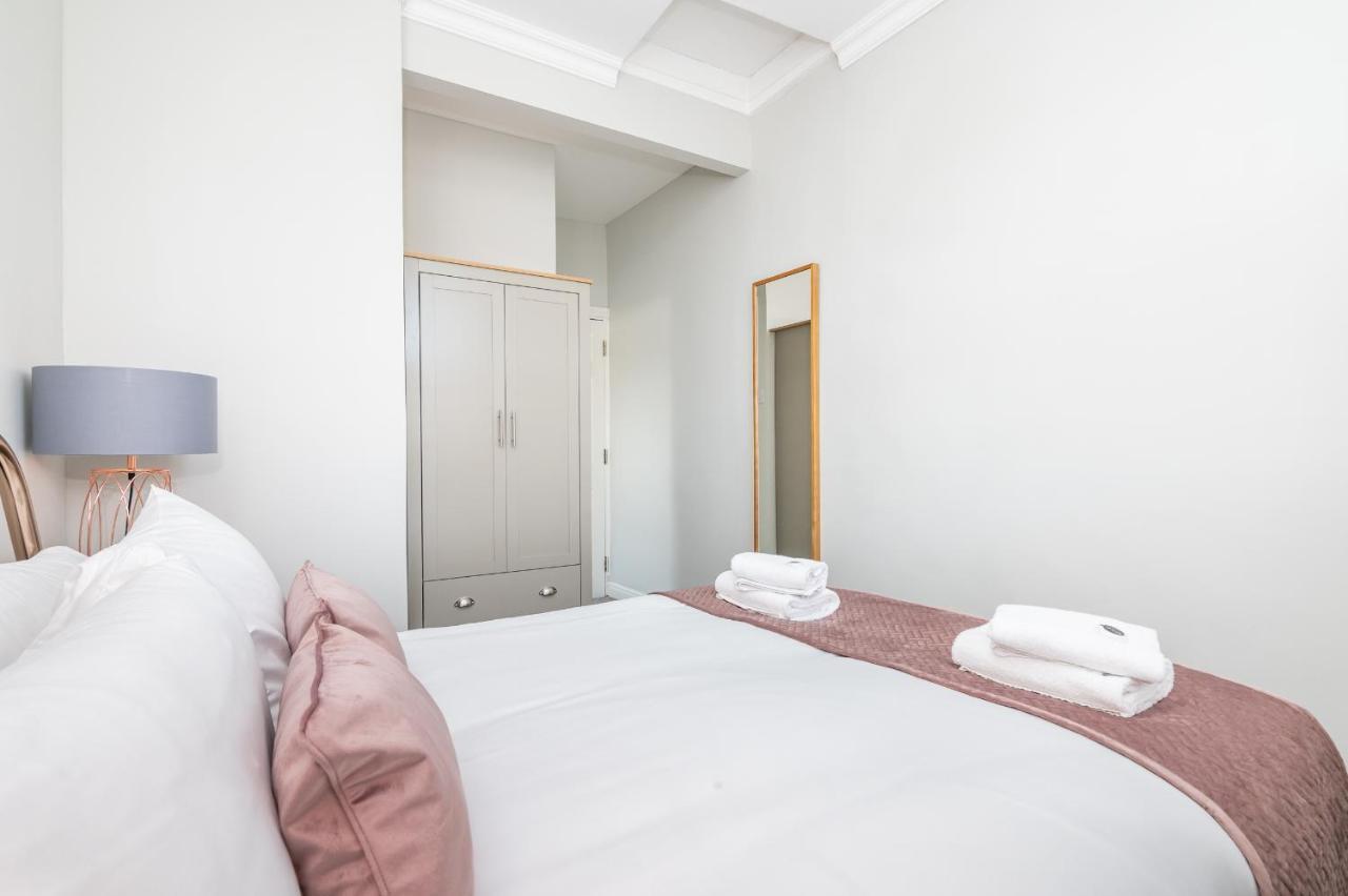 Holiday home Elegant And Modern 5 Bed House I Pass The Keys *