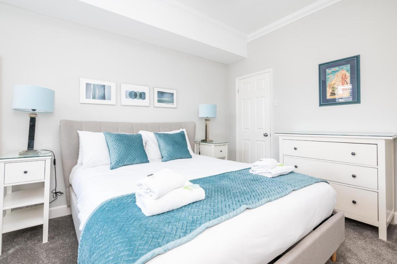 Elegant And Modern 5 Bed House I Pass The Keys Holiday home York
