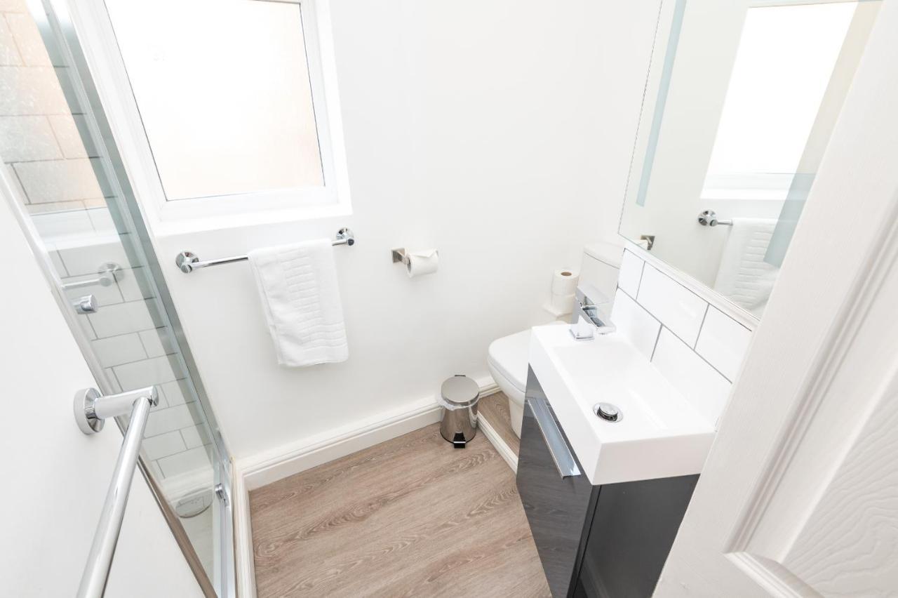 Elegant And Modern 5 Bed House I Pass The Keys Holiday home *