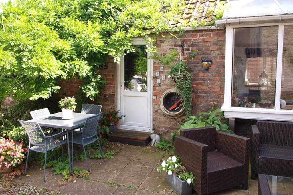 Self-contained Annex - Beautiful Village Near Apartment York