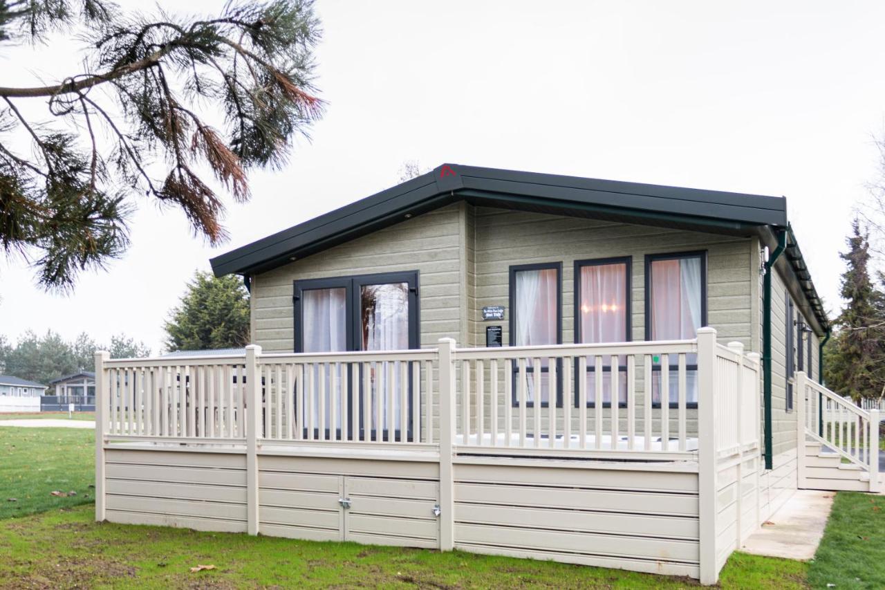 Lodge The White Rose With Hot Tub