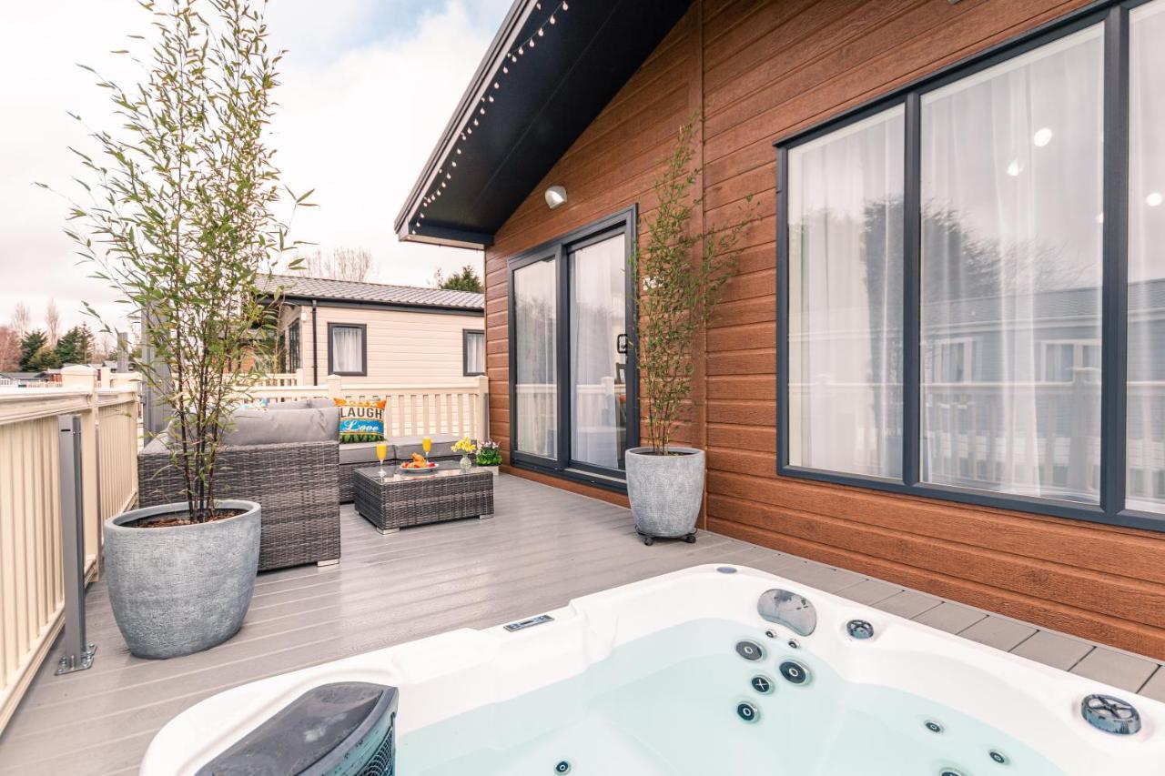 Bluebell With Hot Tub * York