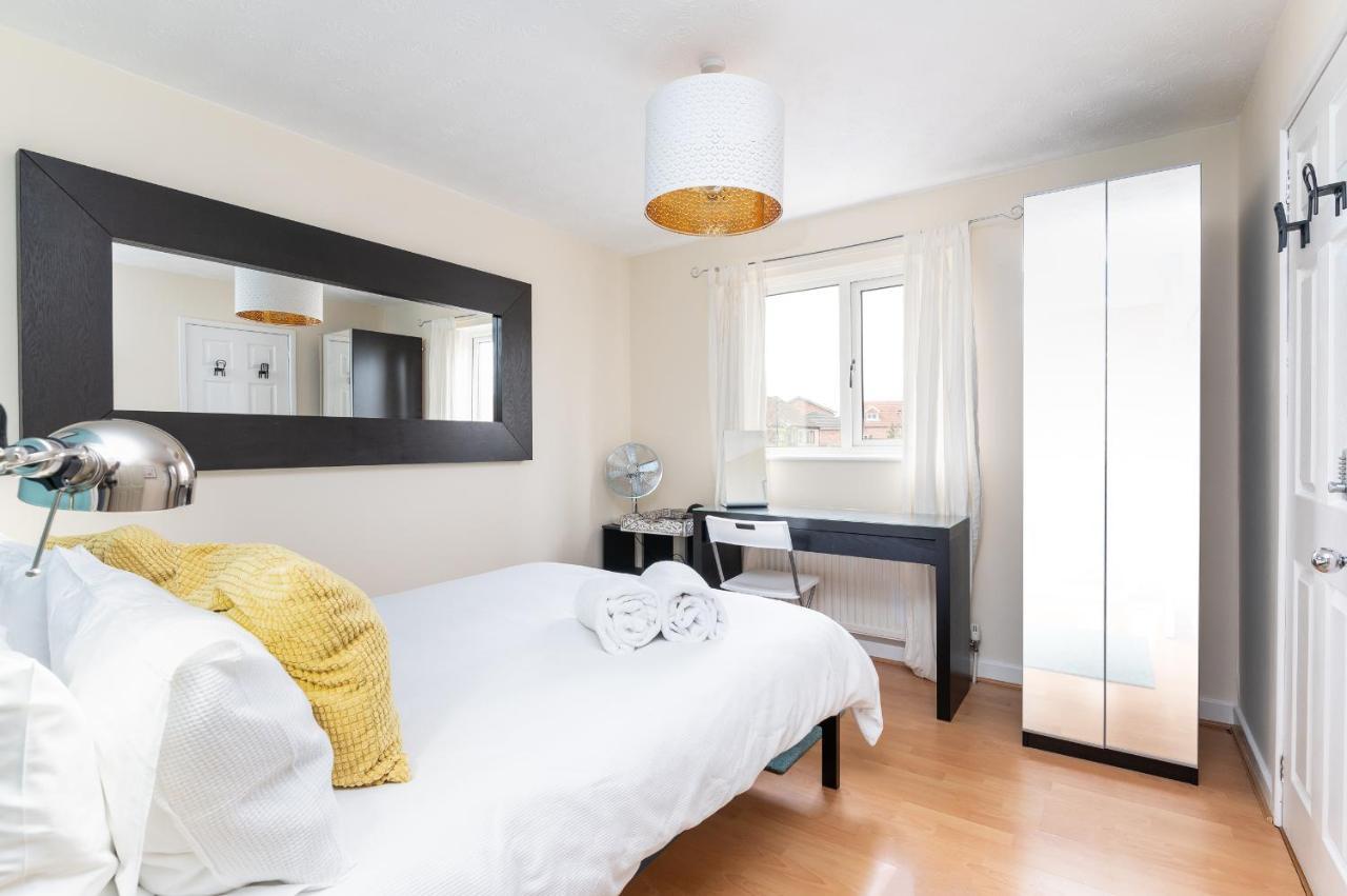 Pass The Keys Spacious Townhouse With 900 Mbps Wifi And Parking