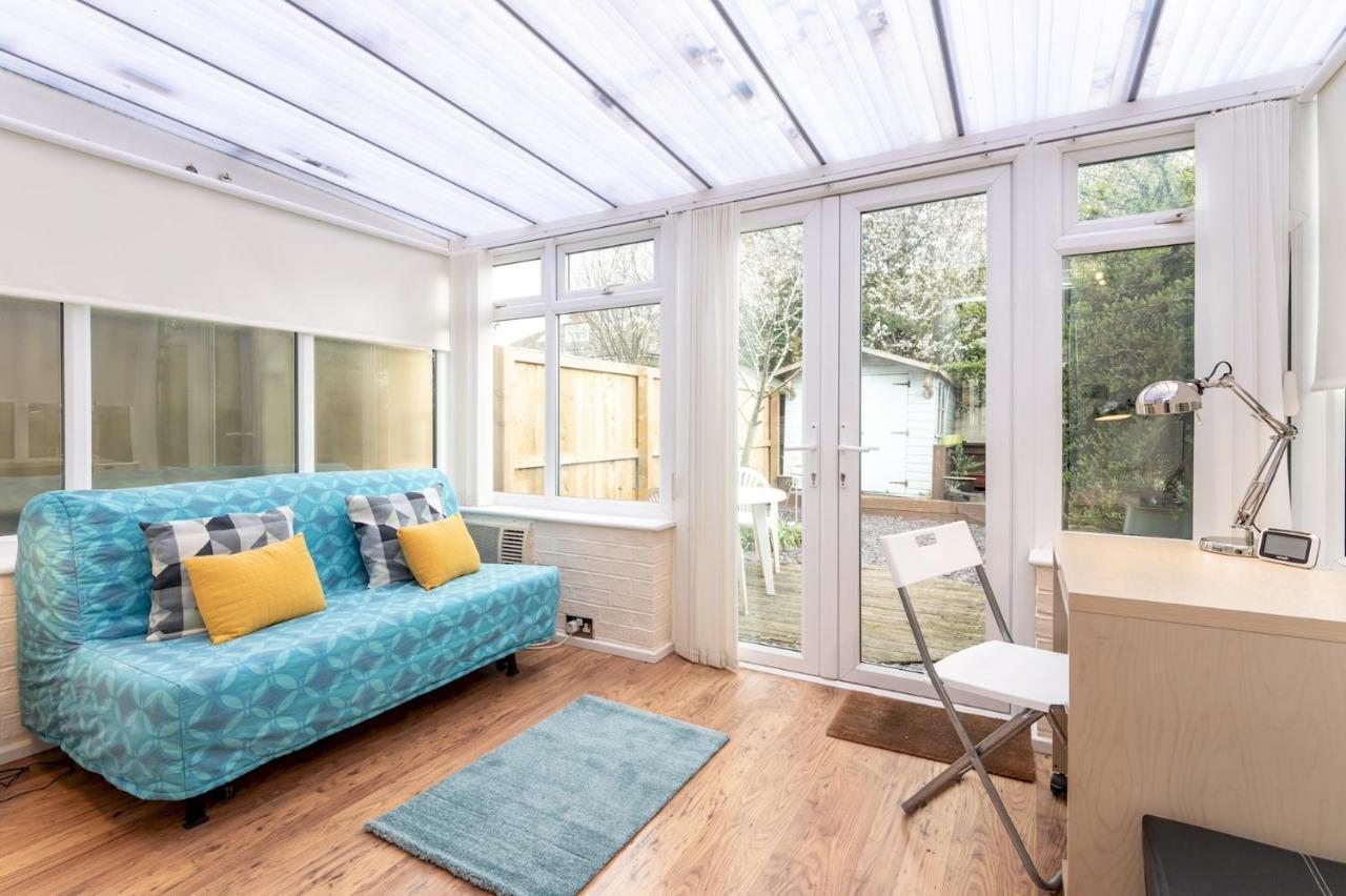 Pass The Keys Spacious Townhouse With 900 Mbps Wifi And Parking Holiday home *