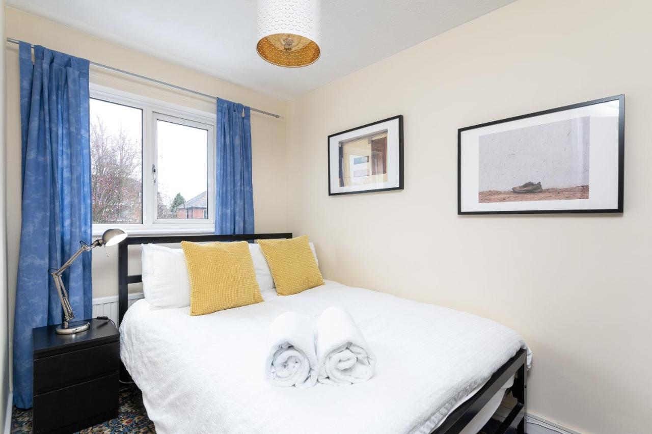 Pass The Keys Spacious Townhouse With 900 Mbps Wifi And Parking Holiday home