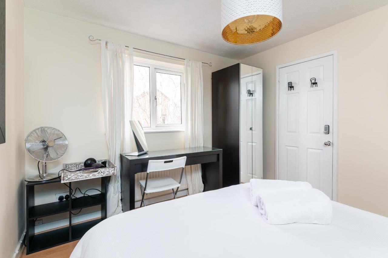 Pass The Keys Spacious Townhouse With 900 Mbps Wifi And Parking *
