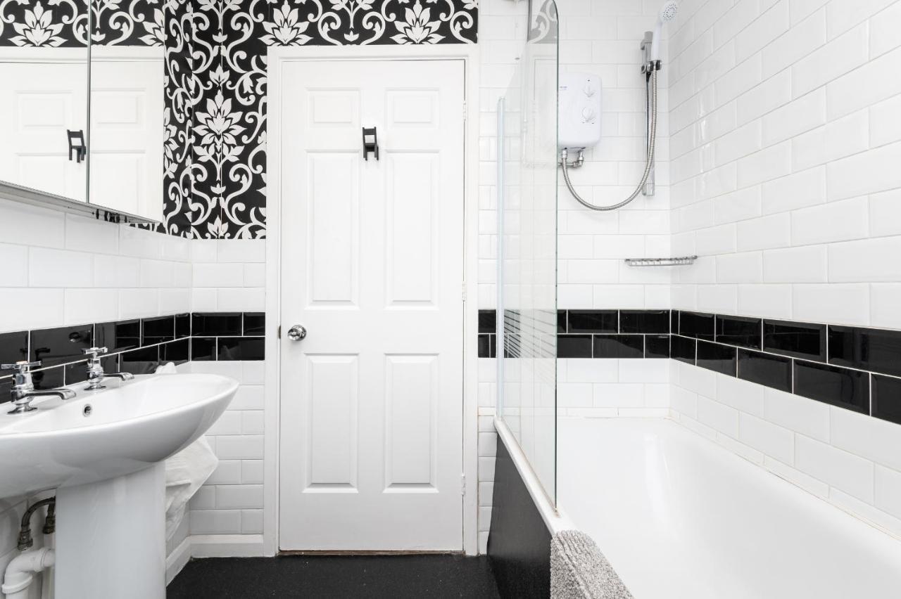 Pass The Keys Spacious Townhouse With 900 Mbps Wifi And Parking York