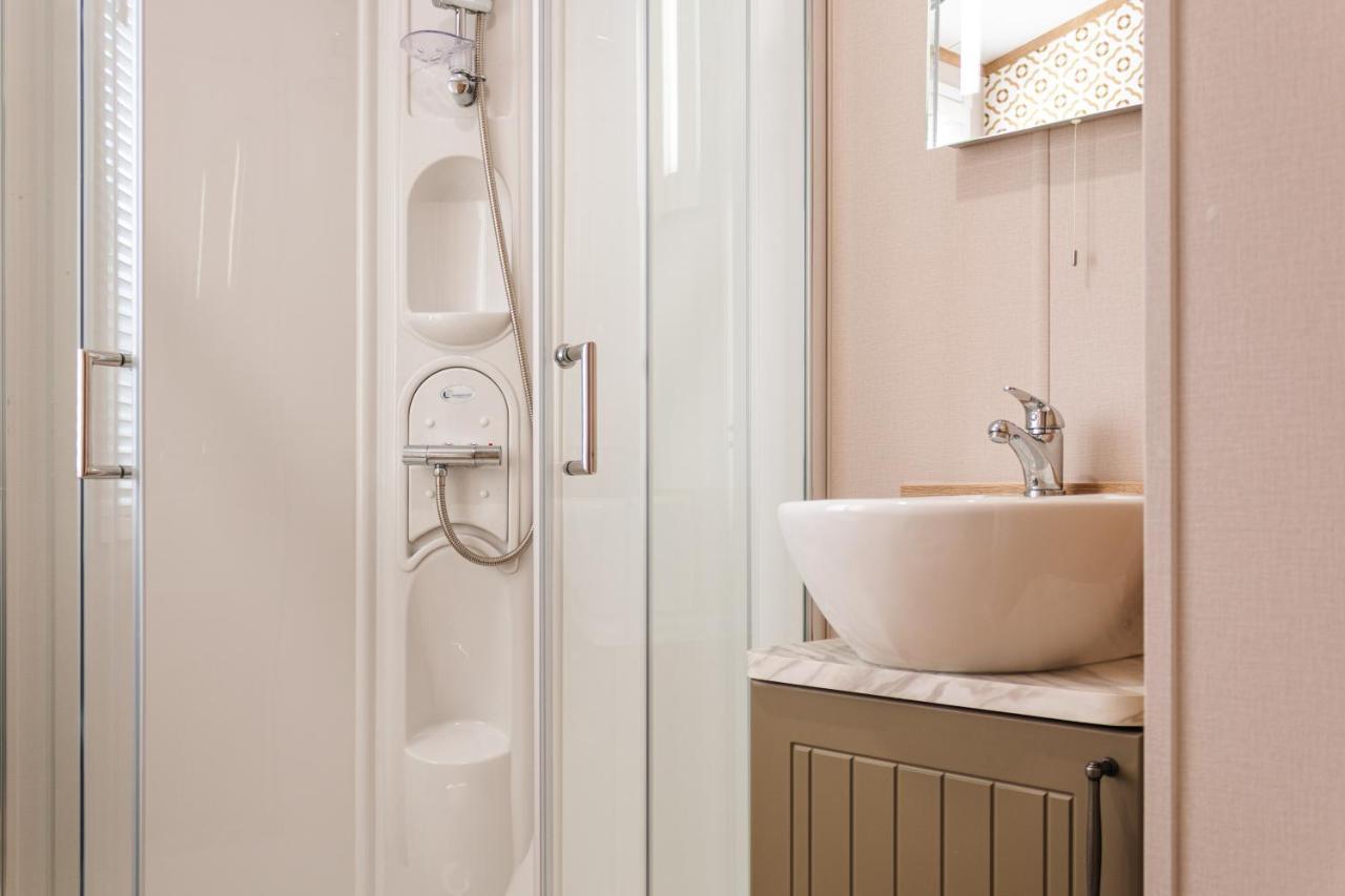 Lodge The White Rose With Hot Tub York