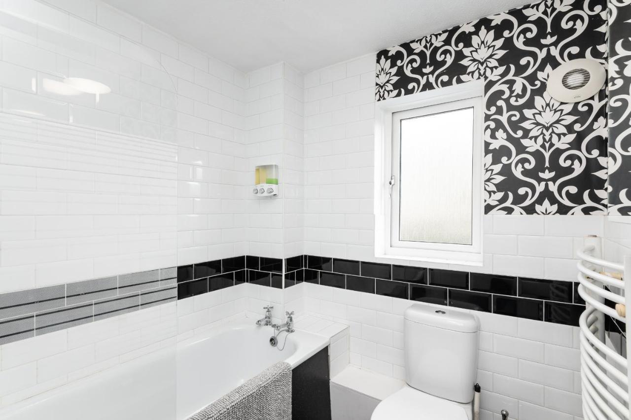 Pass The Keys Spacious Townhouse With 900 Mbps Wifi And Parking York