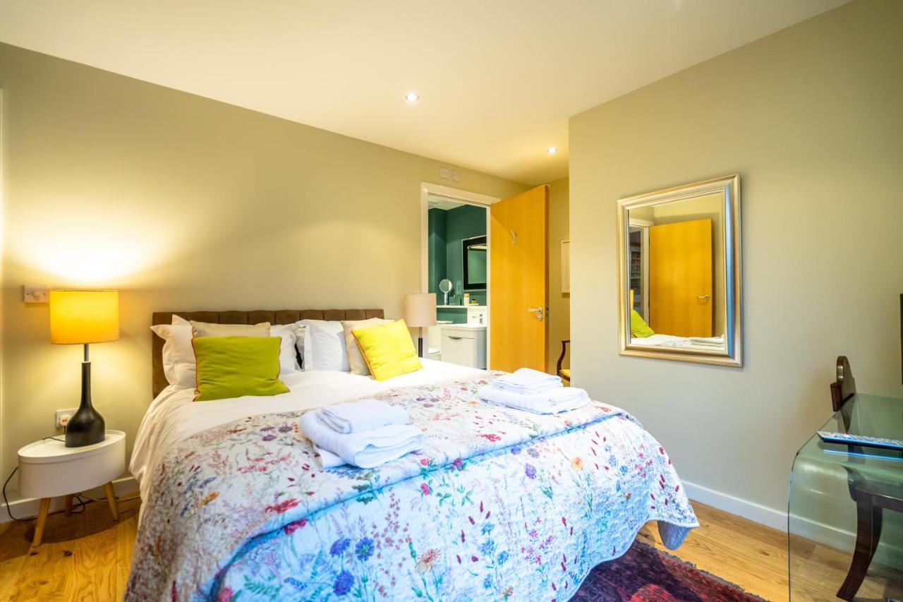 15 Stonegate Court * York