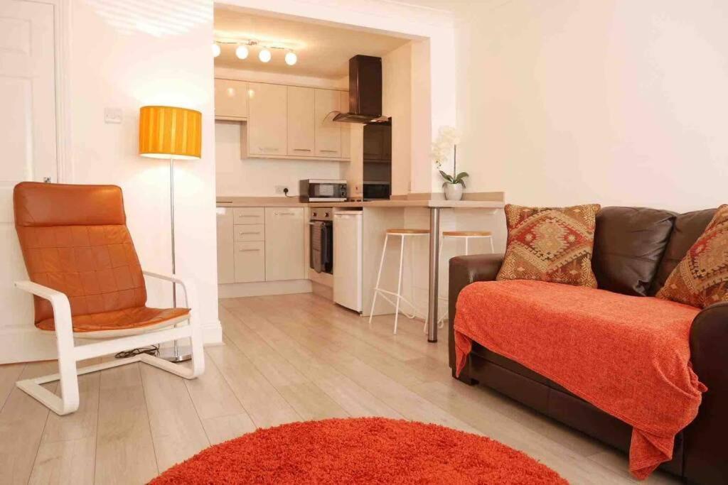 City Centre, Recently Renovated 2 Bedroom Flat *