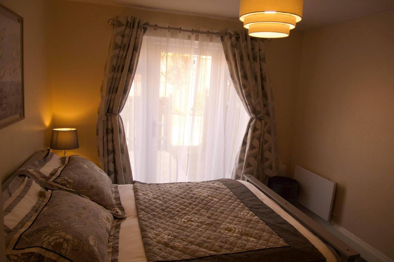 City Centre, Recently Renovated 2 Bedroom Flat Apartment
