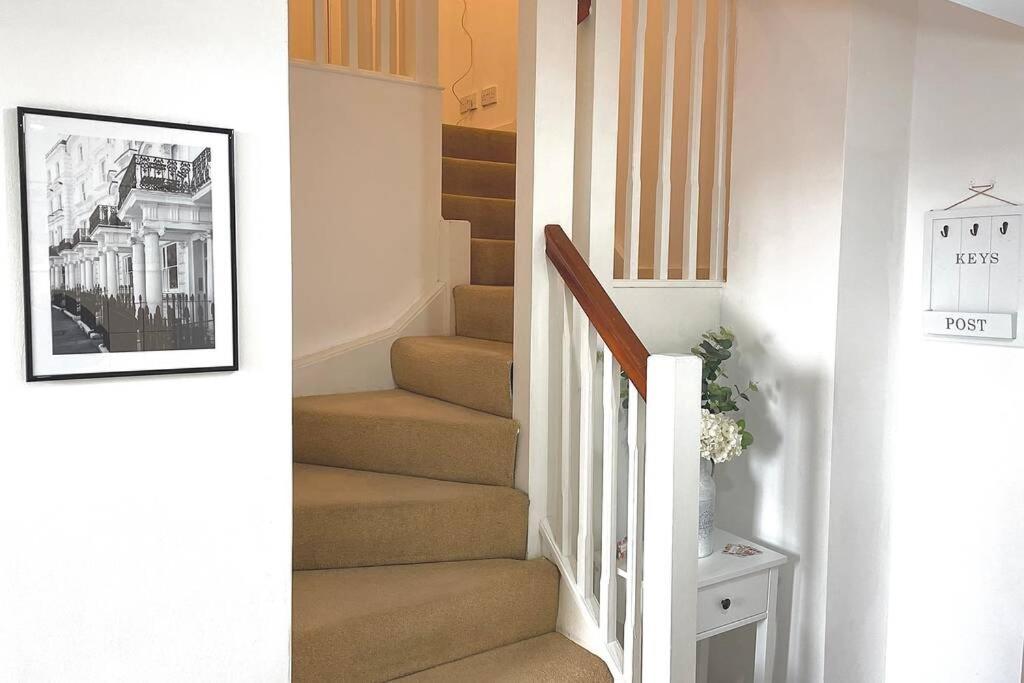 County House - The White Apartment *