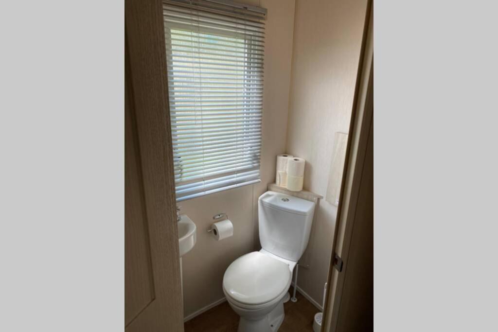 Modern Static Holiday Home Only 7 Miles From York Sleeps 6 York