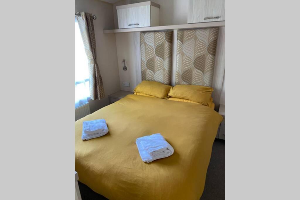 Modern Static Holiday Home Only 7 Miles From York Sleeps 6 Apartment *