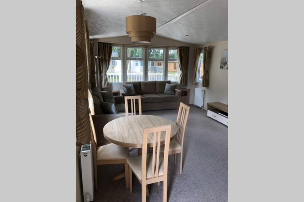Modern Static Holiday Home Only 7 Miles From York Sleeps 6 Apartment York